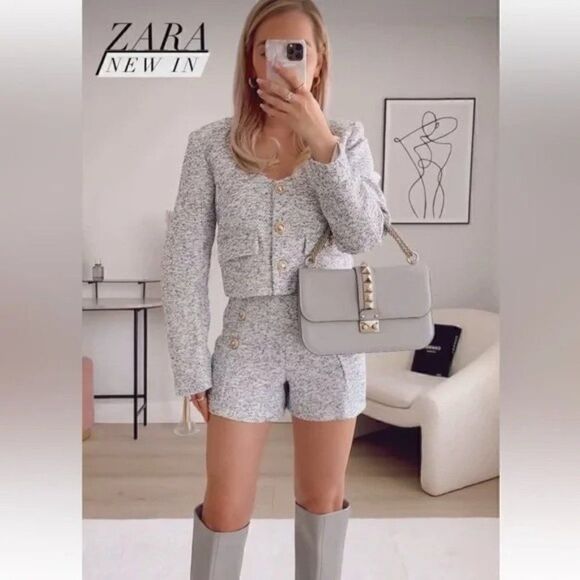 ZARA TEXTURED TWEED SHORTD WITH GOLD BUTTONS BLUE AND WHITE - Picture 6 of 14